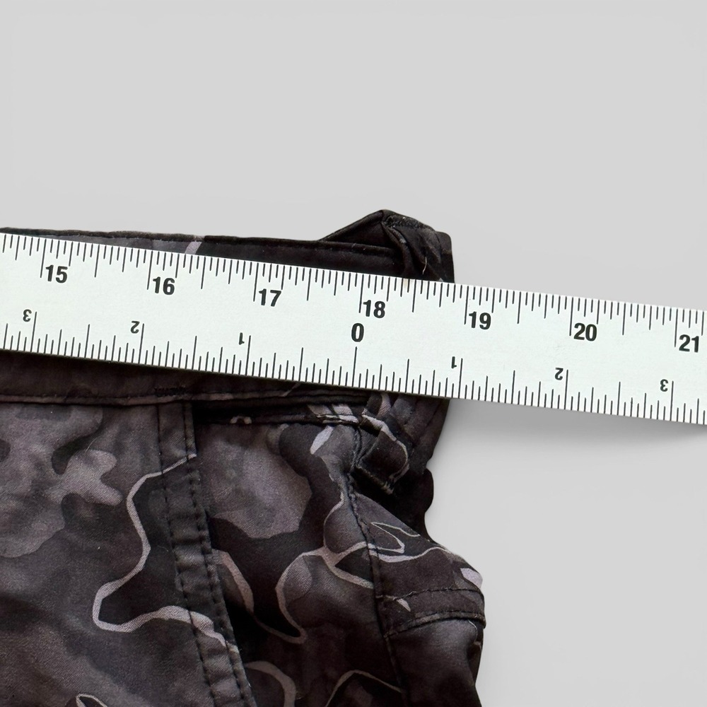 Huk Performance Fishing Shorts Camo Black Gray Boardshorts Outdoor Gear Men's XL - Picture 7 of 9